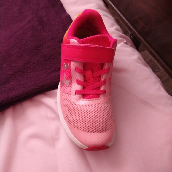 Girls Under Armour Sneakers - Picture 4 of 7